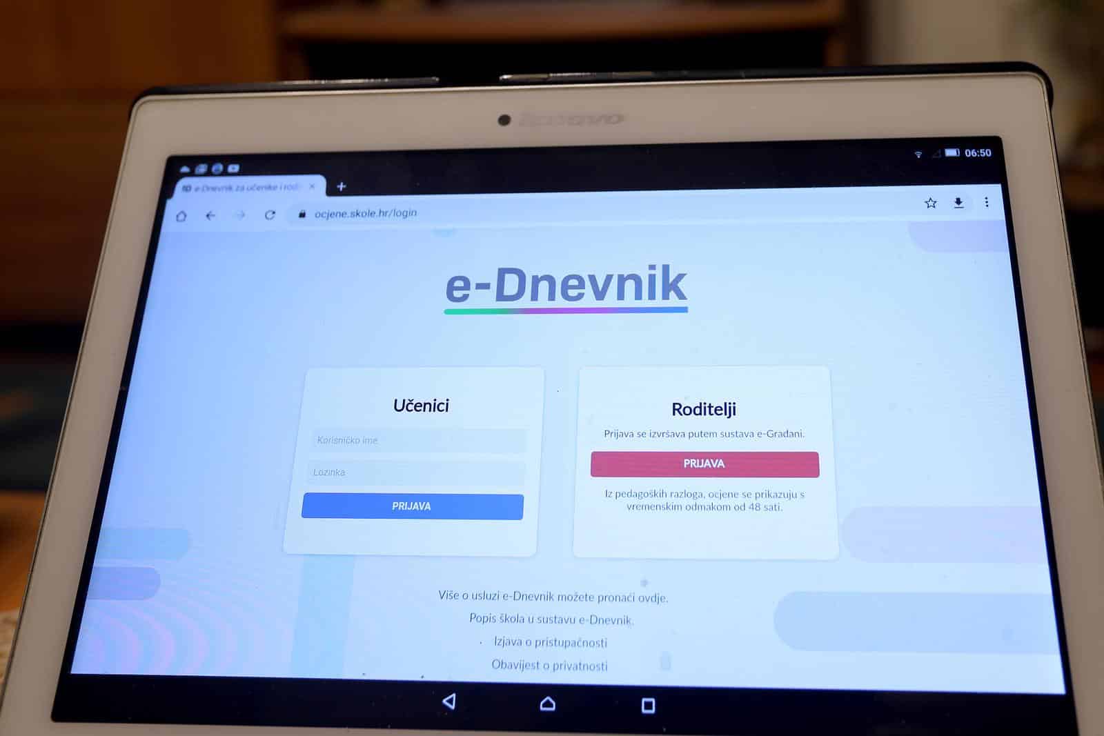 Zagreb: Od danas roditelji izostanke djeteta mogu opravdavati i putem e-Dnevnika