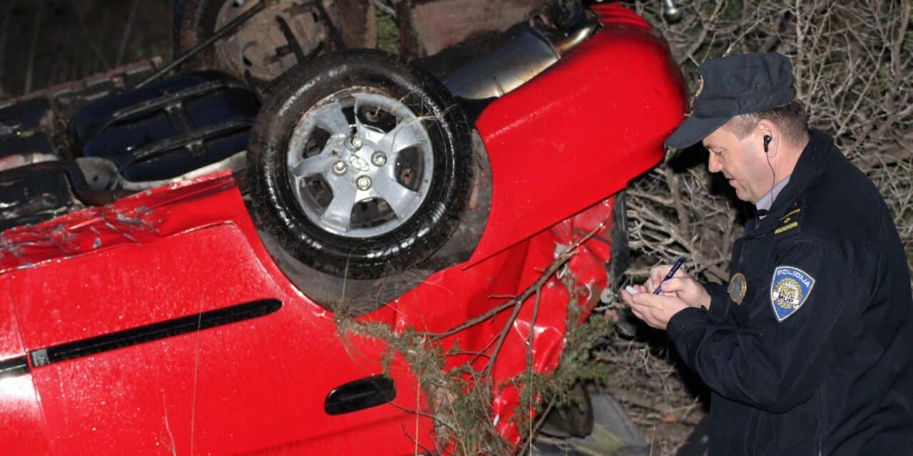 prometna nesreća automobil krov