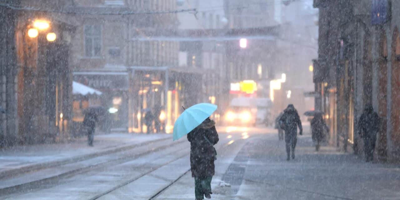 Zagreb: Zahlađenje i snijeg na ulicama grada