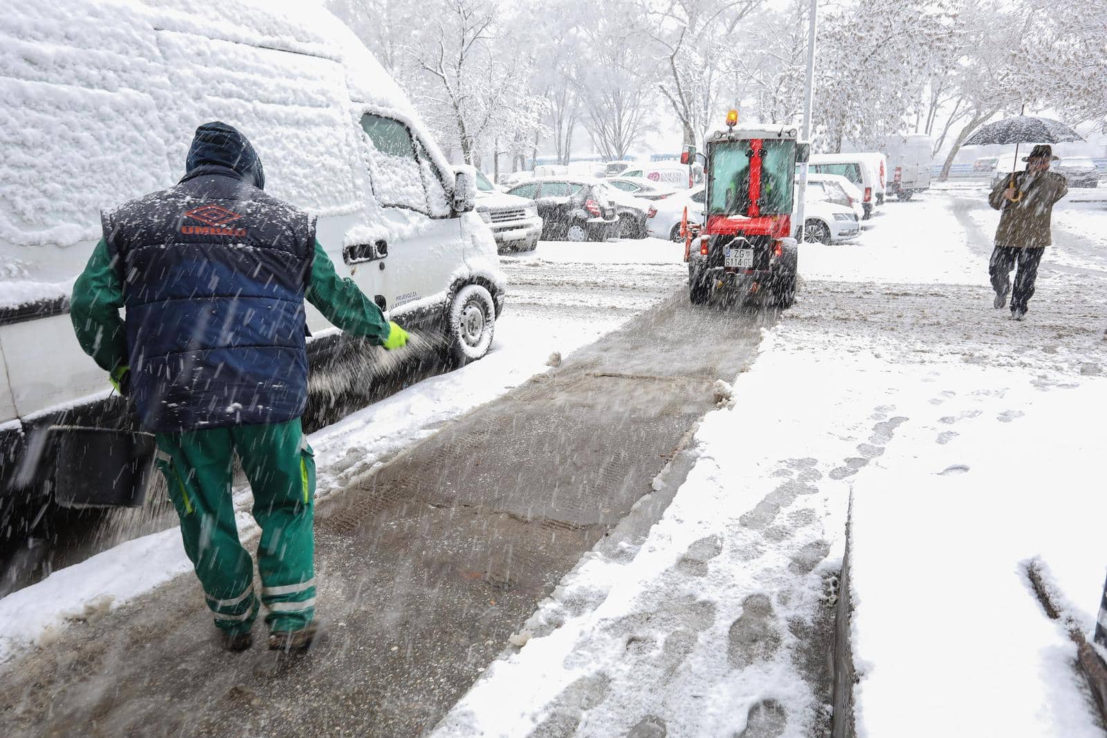 Zagreb: Zahlađenje i snijeg na ulicama grada
