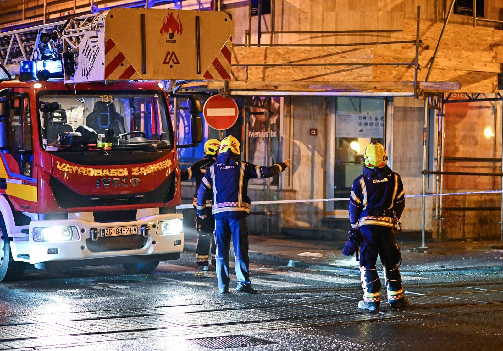 Zagreb: Intervencija vatrogasaca zbog pada dijela fasade