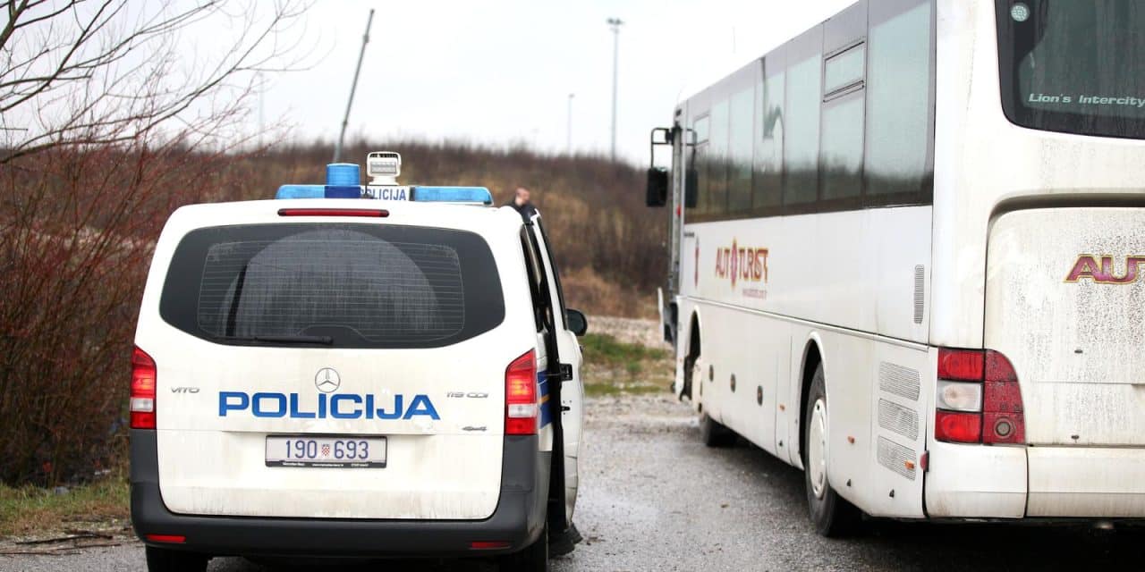 Teška prometna nesreća u Velikoj Gorici, frontalni sudar autobusa i osobnog automobila