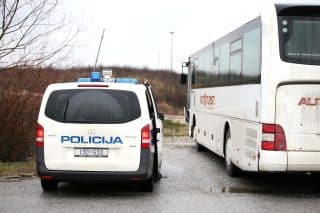 Teška prometna nesreća u Velikoj Gorici, frontalni sudar autobusa i osobnog automobila