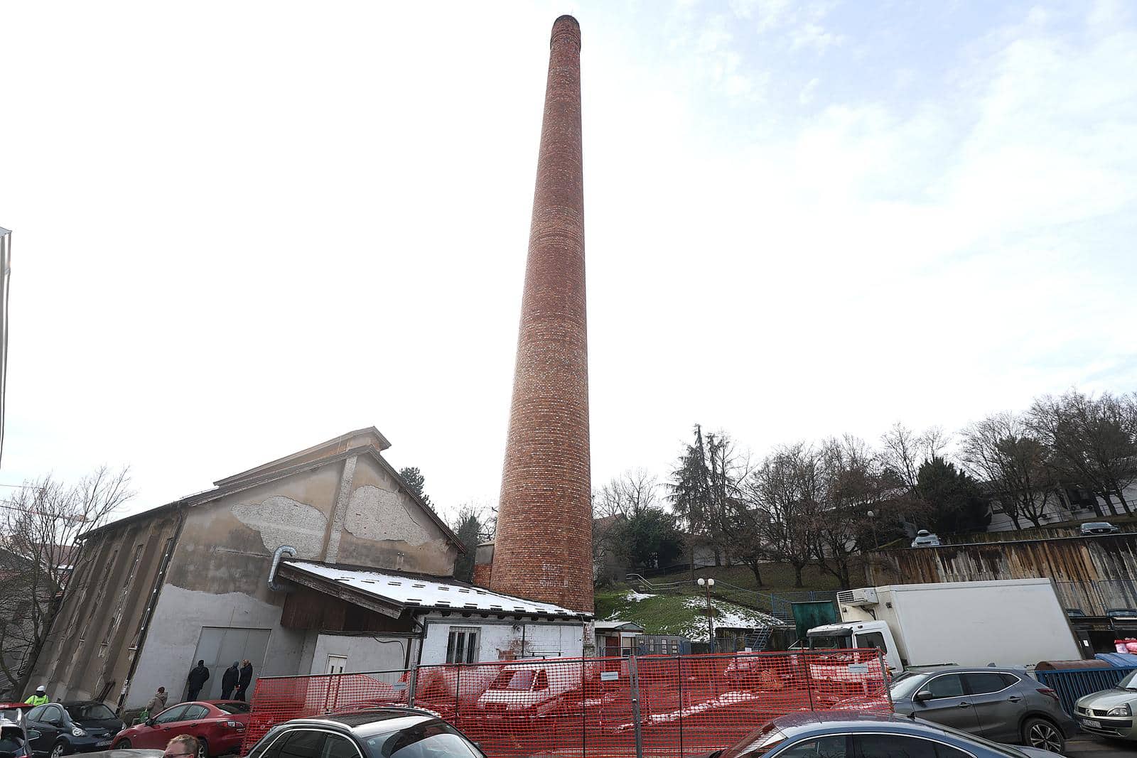 Zagreb: Počelo uklanjanje bolničkog dimnjaka KBC Sestre milosrdnice