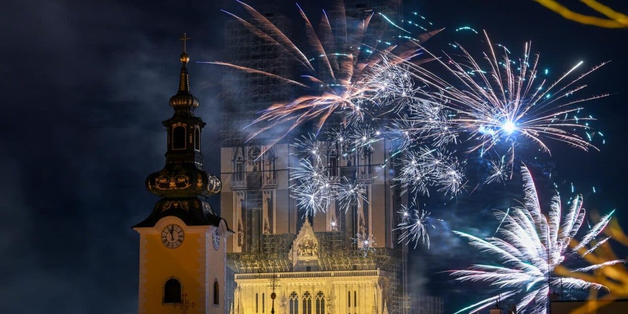 Novogodišnji vatromet na nebu iznad Zagreba