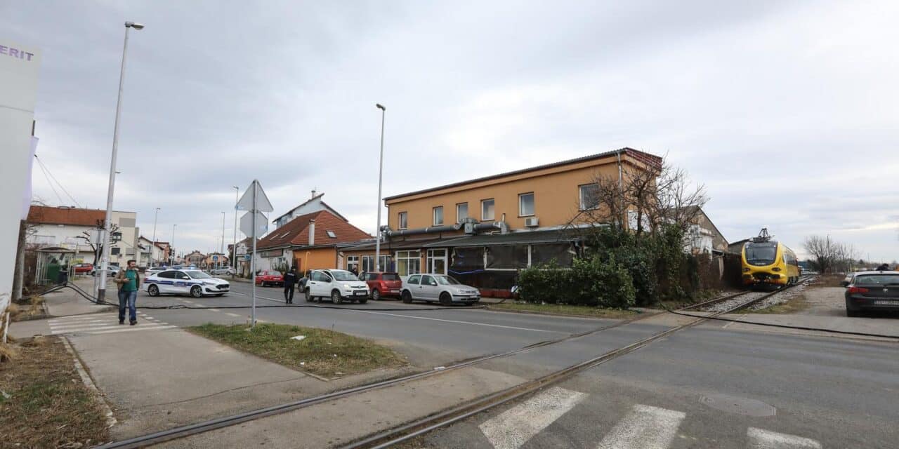 Zagreb:  Teretni vlak na Samoborskoj cesti zahvatio električne vodove, promet obustavljen