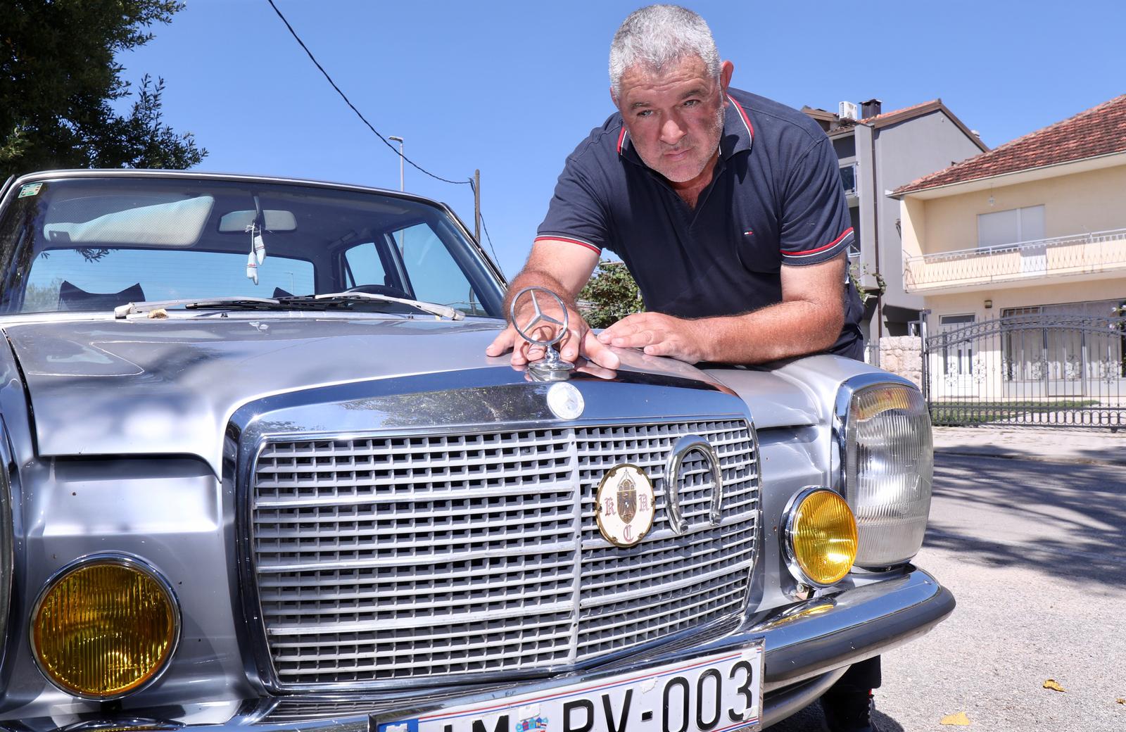 Imotski: Imoćani u kamenu klešu mercedes