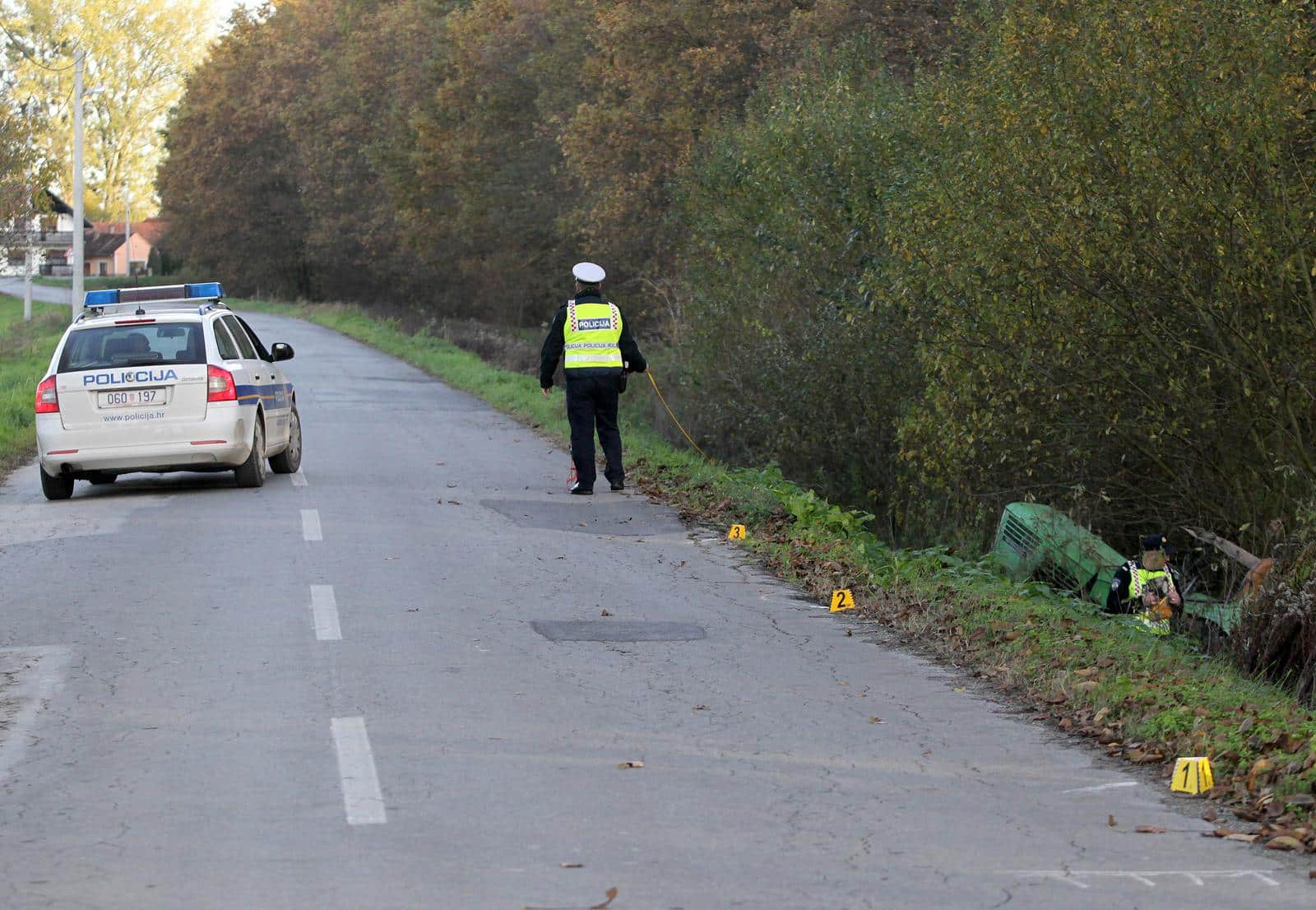 Koprivnica: Voza?ica poginula pri prevrtanju traktora