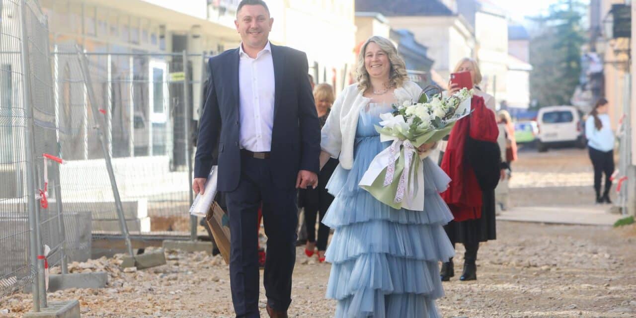 Jasmina i Mario u bračnu luku uplovili na Valentinovo, županica ih darivala cvijećem i vinom