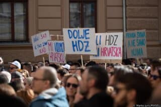Zagreb: Poruke na prosvjedu “Dosta je! Odmah na izbore”