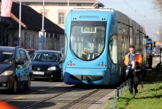 Zagreb: Tramvaj koji je iskočio iz tračnica izazvao prometni kolaps