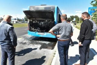 Zagreb: Na Aveniji Većeslava Holjevca zapalio se autobus ZET-a