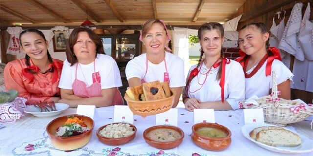 turisticke_manifestacije.jpg__648x432_q85_crop_subsampling-2_upscale