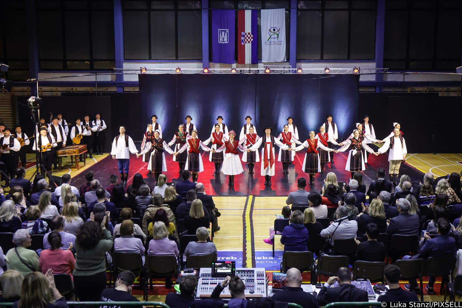 Zagreb: Humanitarni koncert Ladov korak za Korak u život