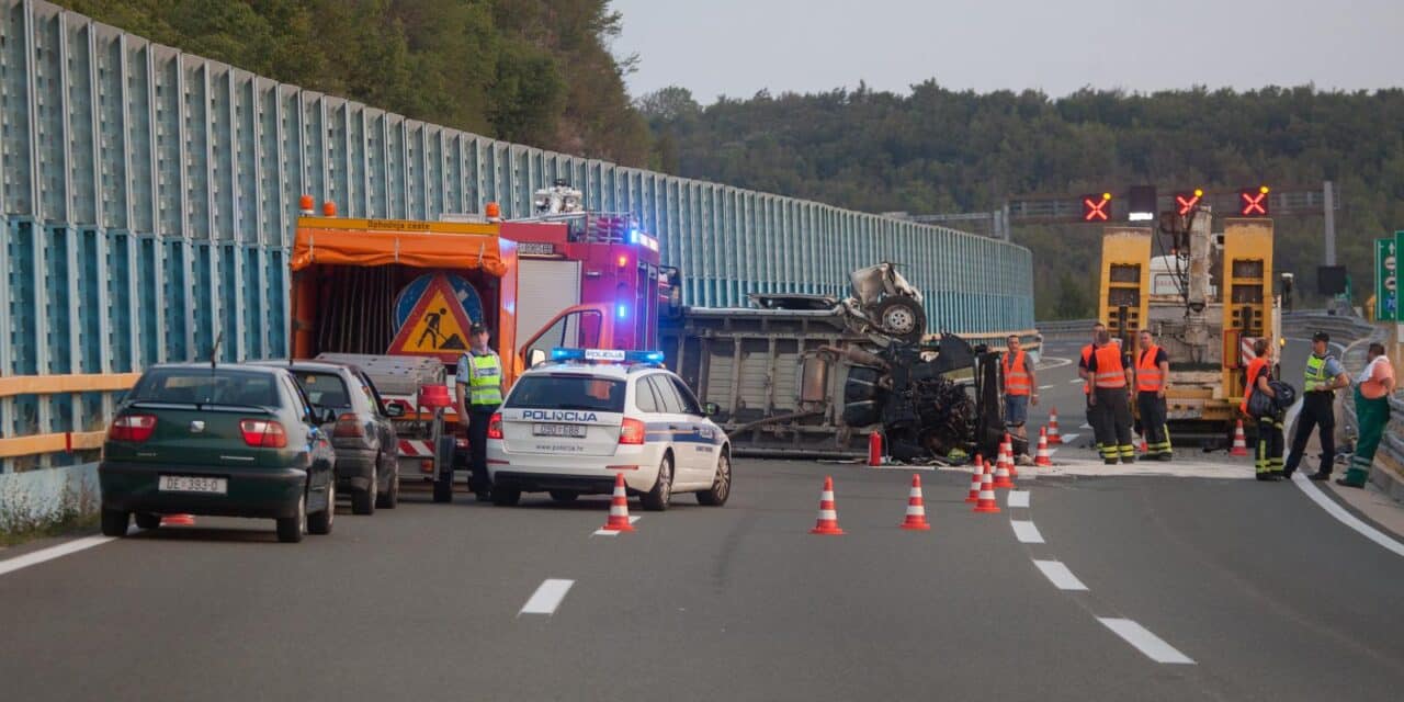 Kikovica: U nesre?i kamiona i kombi vozila na autocesti Rijeka – Zagreb ozlije?ena jedna osoba