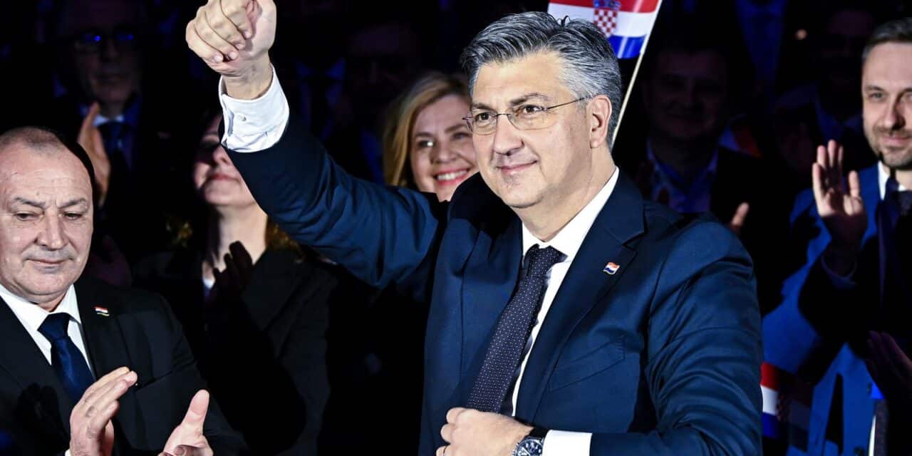 Zagreb: Premijer Andrej Plenković uz pjesmu “Eye of the tiger” ušao u KD Lisinski