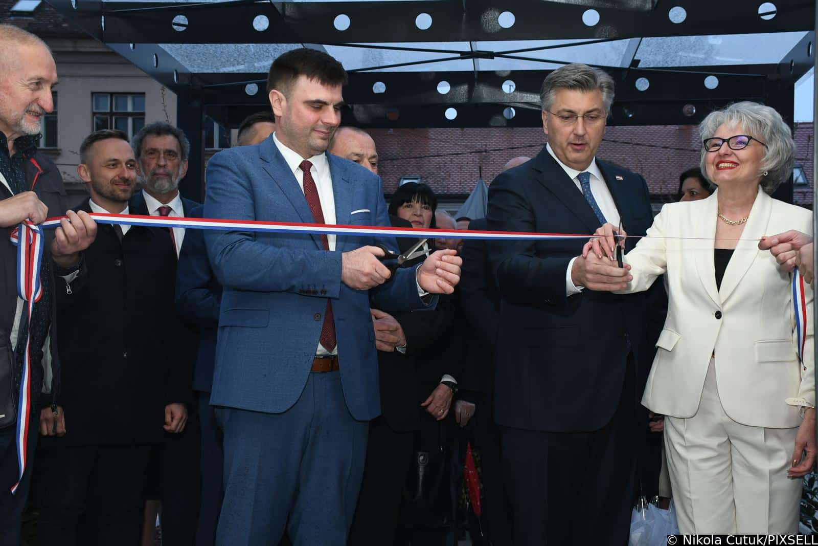 Andrej Plenković i Ivan Celjak na otvorenju obnovljenog Doma zdravlja u Sisku