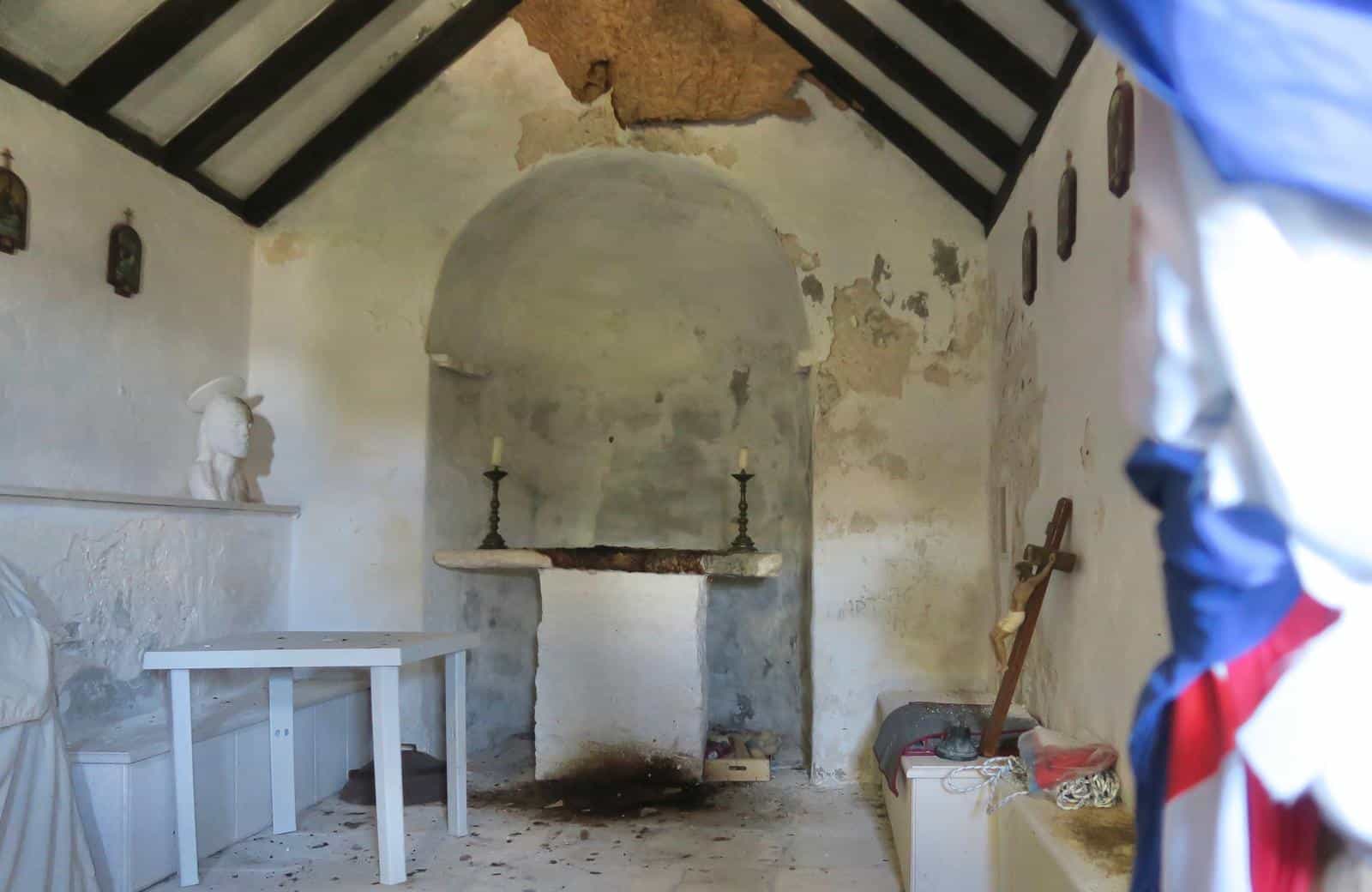 Kaštela: Uz oltar u crkvi zapalili vatru i napravili peku