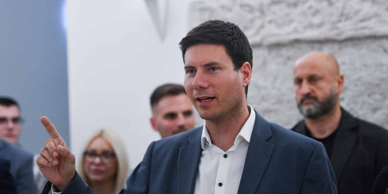 Zagreb: Ivan Pernar predao listu za parlamentarne izbore