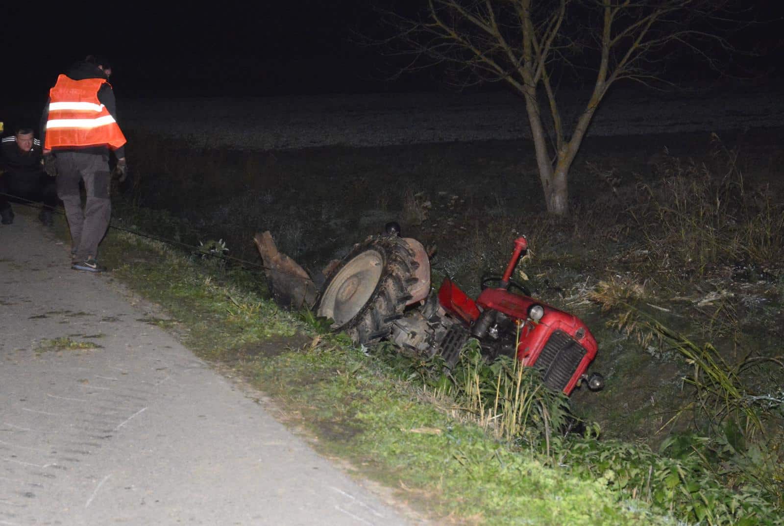 Bodovaljci: U prometnoj nesre?i sudjelovali osobni automobil i traktor, poginuo traktorist