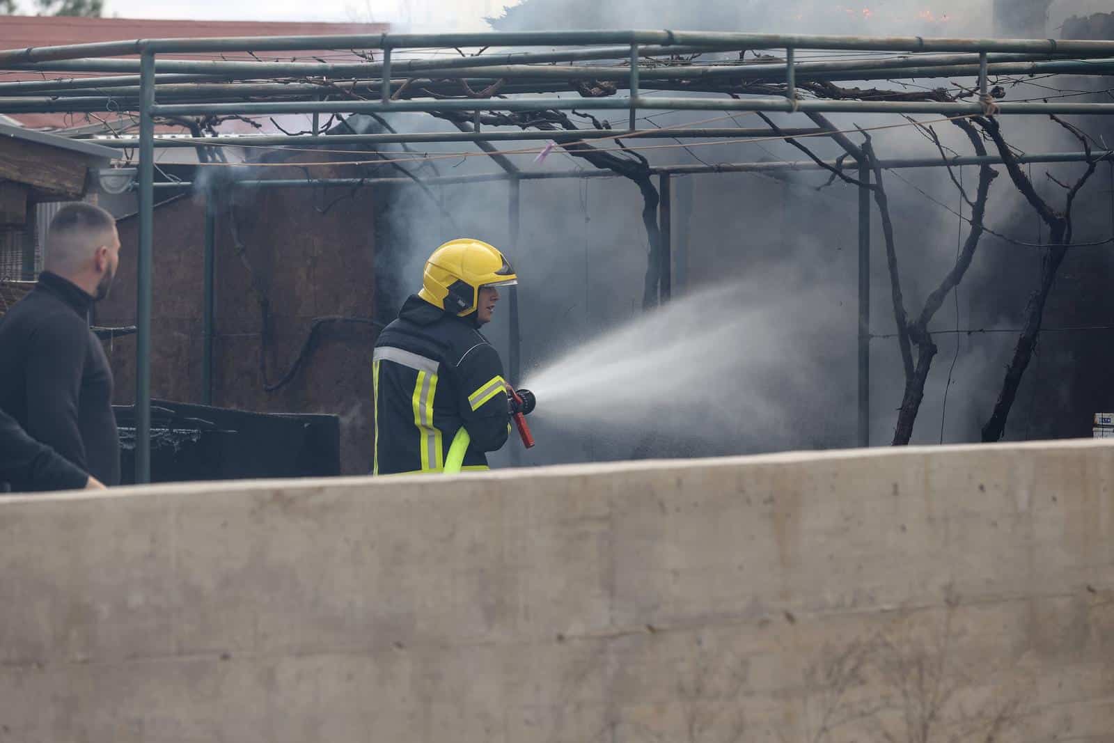 Turanj: Požar na drvenom ugostiteljskom objektu