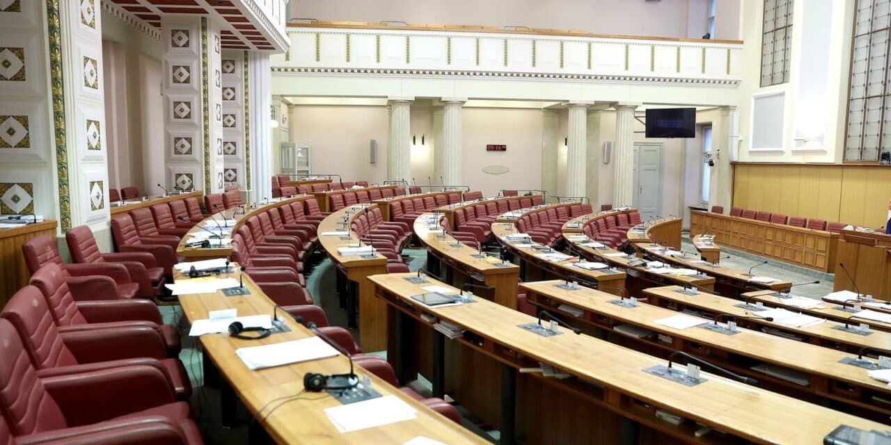 Sabor ostaje prazan do 15. sije?nja, ostaju samo djelatnici i blagdanske dekoracije