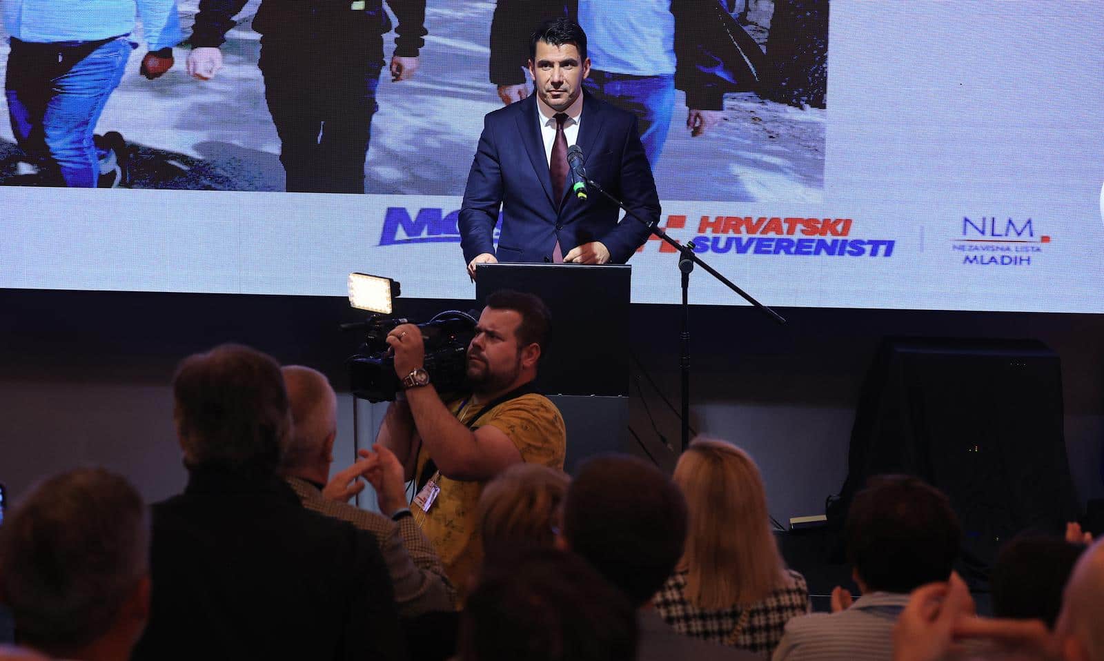 Zagreb: Nikola Grmoja obratio se okupljenima u stožeru Mosta