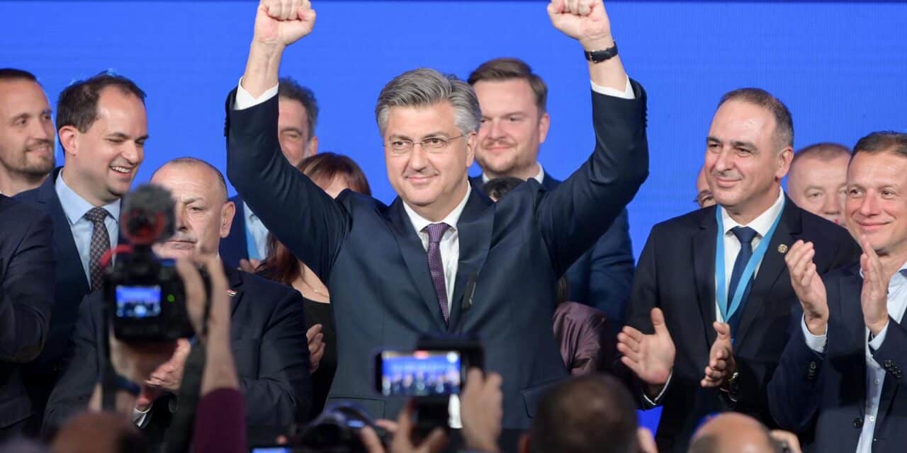 Zagreb: Andrej Plenković obratio se okupljenima u stožeru HDZ-a