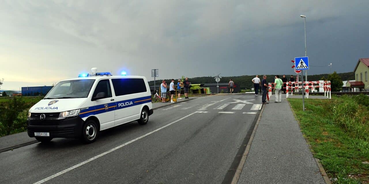 Na pružnom prijelazu u Pleternici vlak naletio na kombajn