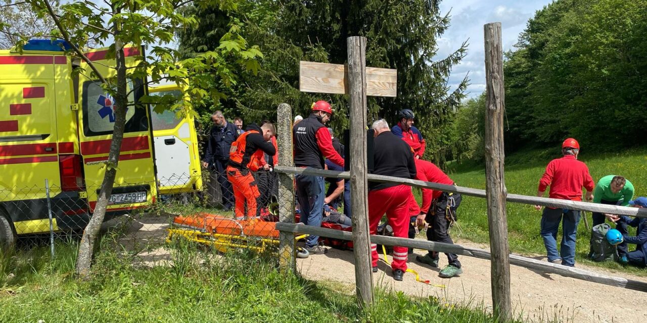 Penjač pao u provaliju kod Samobora i teško se ozlijedio, HGGS ga izvukao i spasio