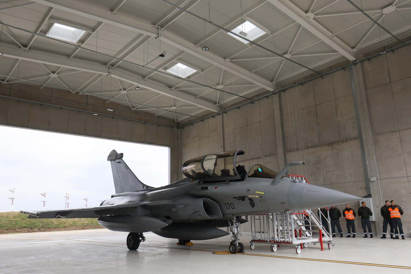 Zagreb: Rafalei će, dok nisu u zraku, biti parkirani u hangarima u vojarni