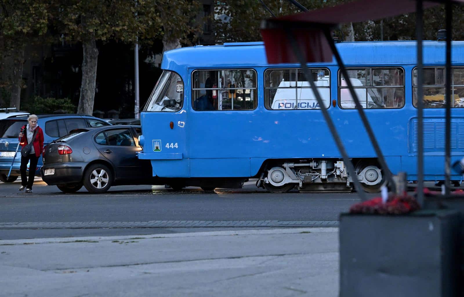 Zagreb: Sudar tramvaja i osobnog automobila na raskrižju Maksimirske i Bukovačke