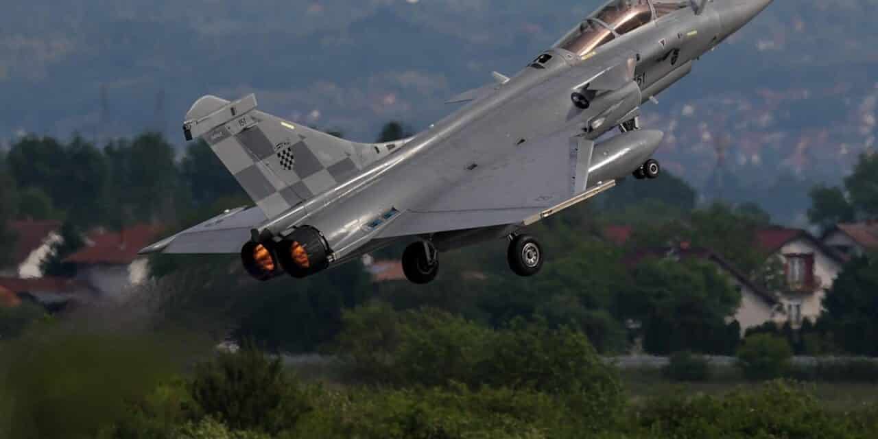 Velika Gorica: Preletom Rafaleima iznad Hrvatske piloti HRZ-a izrazili su zahvalnosti i poštovanje prema svim sudionicima VRO “Bljesak”