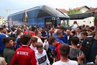 Zagreb: Navijači u Sesvetama pohrlili po potpise i slike s ‘modrim’ zvijezdama