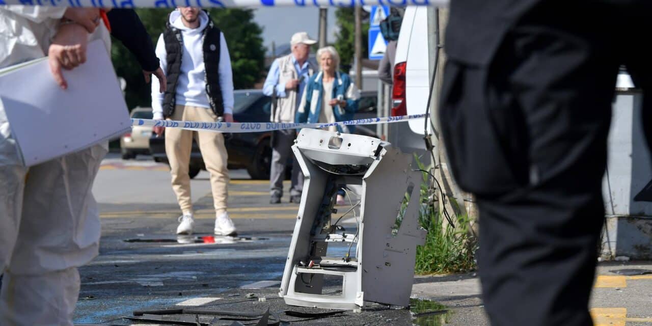 Zagreb: Usred noći raznijeli bankomat u Vukomercu, policija obavlja očevid