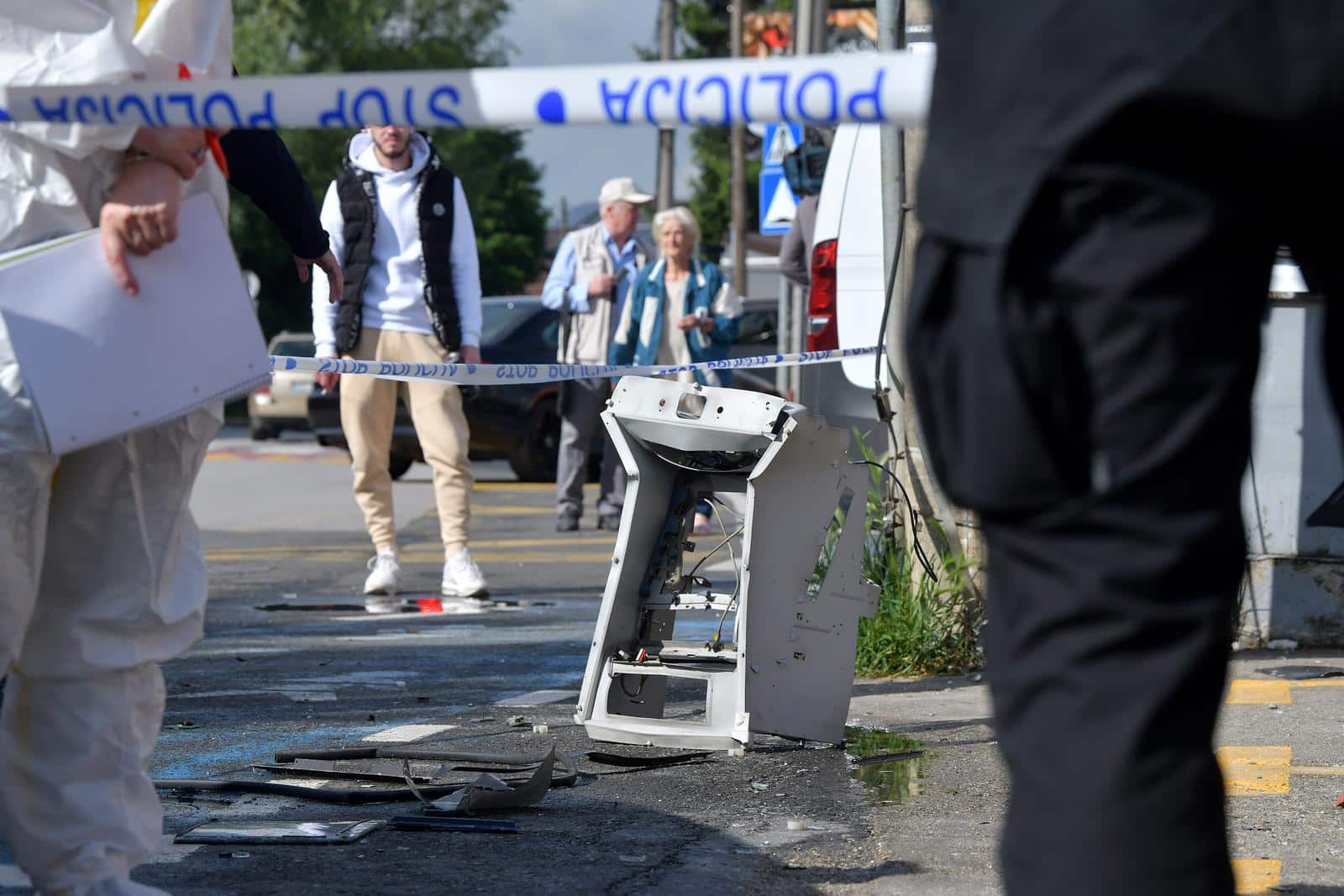 Zagreb: Usred noći raznijeli bankomat u Vukomercu, policija obavlja očevid