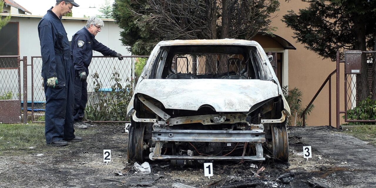Zagreb: Ispred obiteljske ku?e u potpunosti izgorio automobil