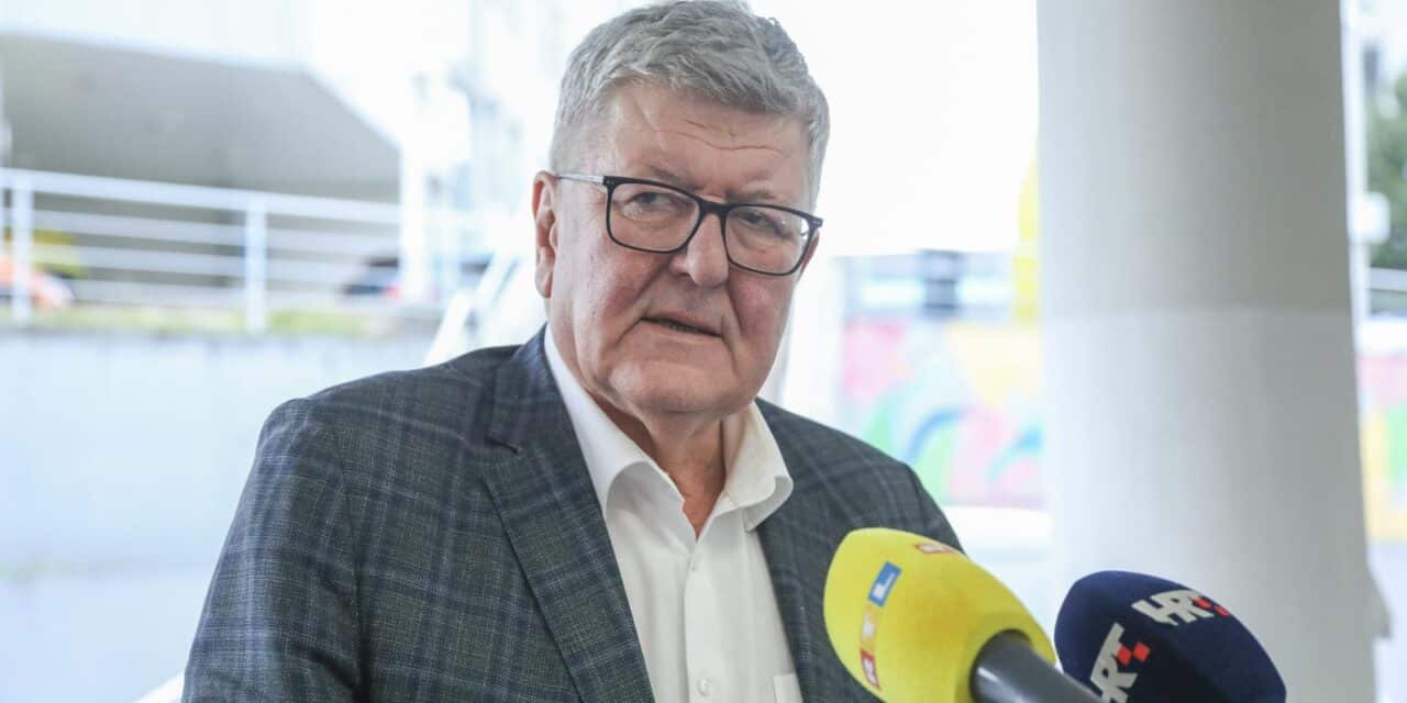 Zagreb: Ravnatelj KBC-a Zagreb Ante Ćorušić zahvalio Baby Lasagni na donaciji