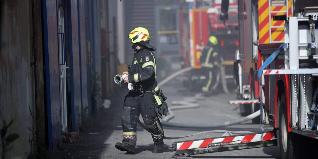 Zagreb: Gori tiskara na Trešnjevci, osam vatrogasnih vozila na terenu