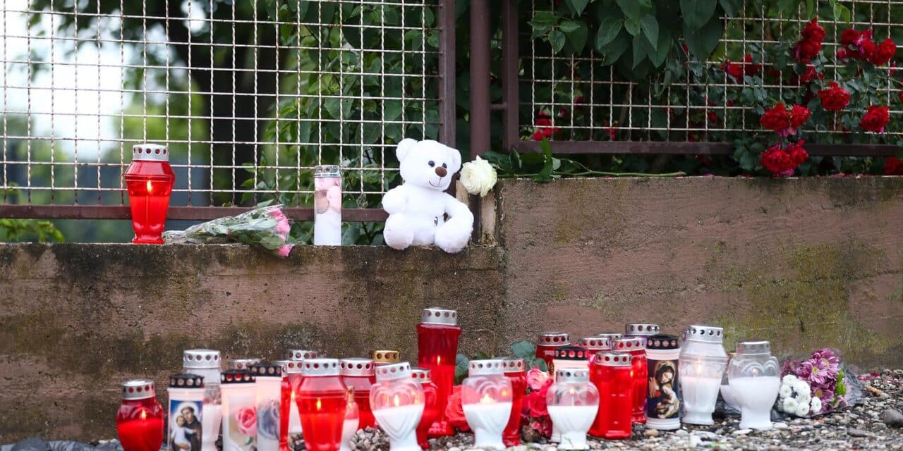 Mještani pale svijeće za poginulu djevojčicu u Dugom Selu