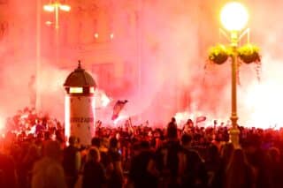 Zagreb: Navijači Dinama okupljaju se na Trgu bana Jelačića