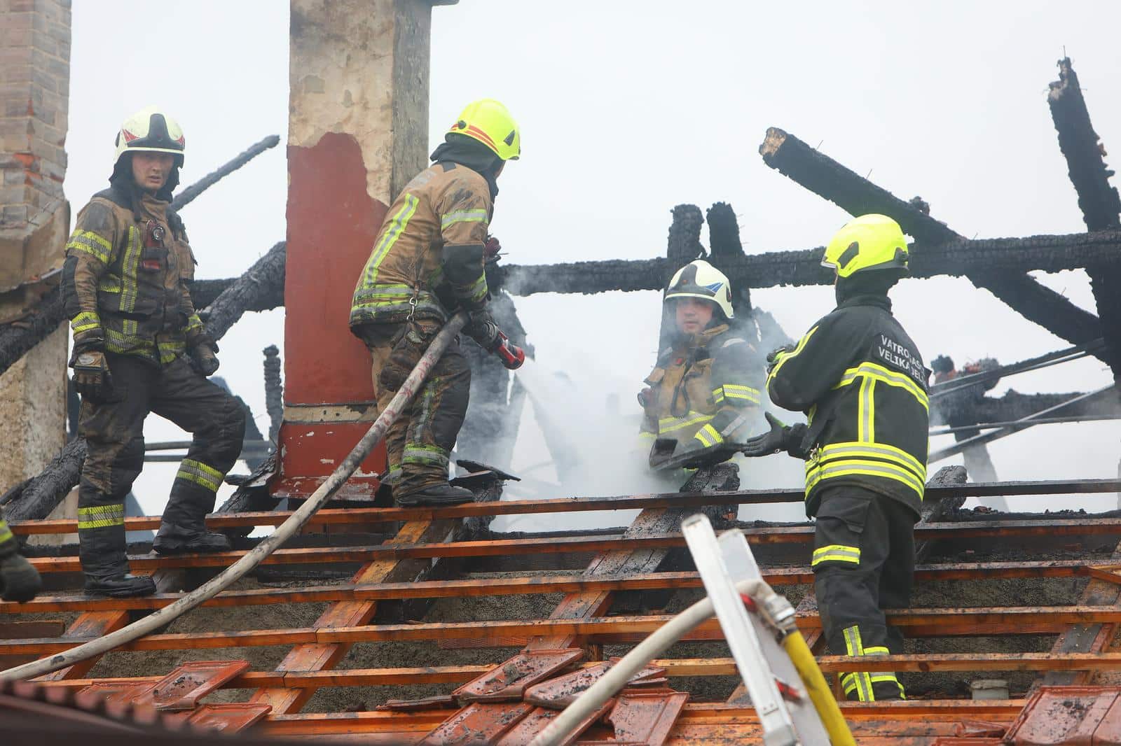 Karlovac: Grom udario u ku?u koja se zapalila