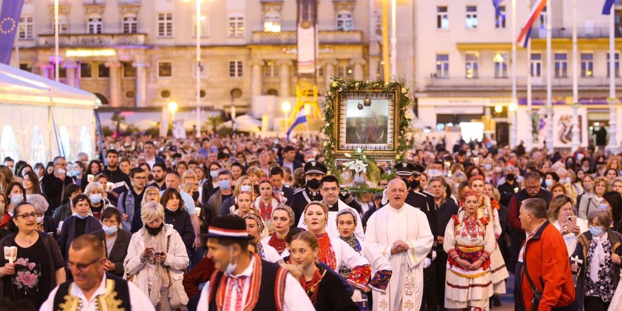 Procesija povodom blagdana zaštitnice Grada Zagreba Majke Božje od Kamenitih vrata