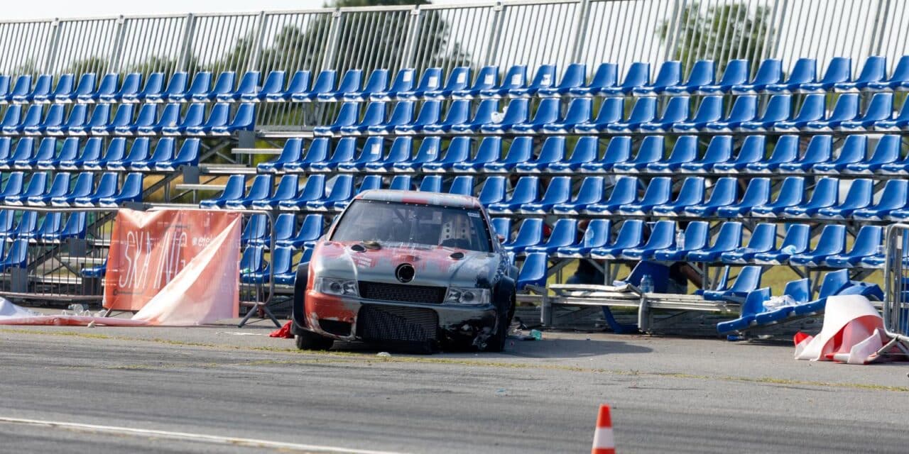 Nesreća na 31. izdanju osječkog Street race-a, natjecatelj se automobilom zabio u tribinu