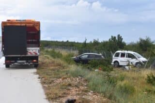 Pirovac: Više osoba ozlijeđeno u izlijetanju vozila, a potom i naletu vozila na djelatnike HAC-a