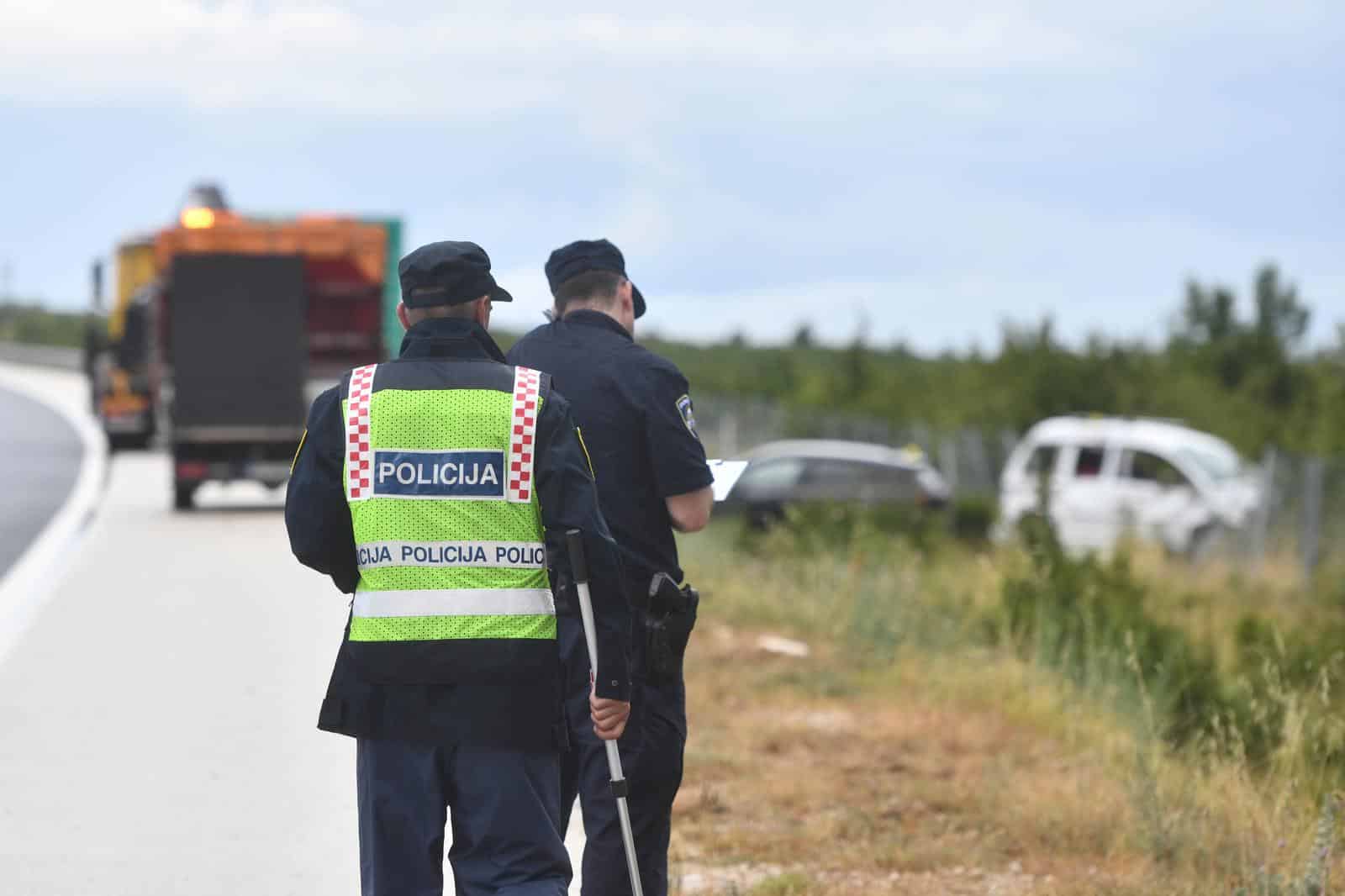 Pirovac: Više osoba ozlijeđeno u izlijetanju vozila, a potom i naletu vozila na djelatnike HAC-a