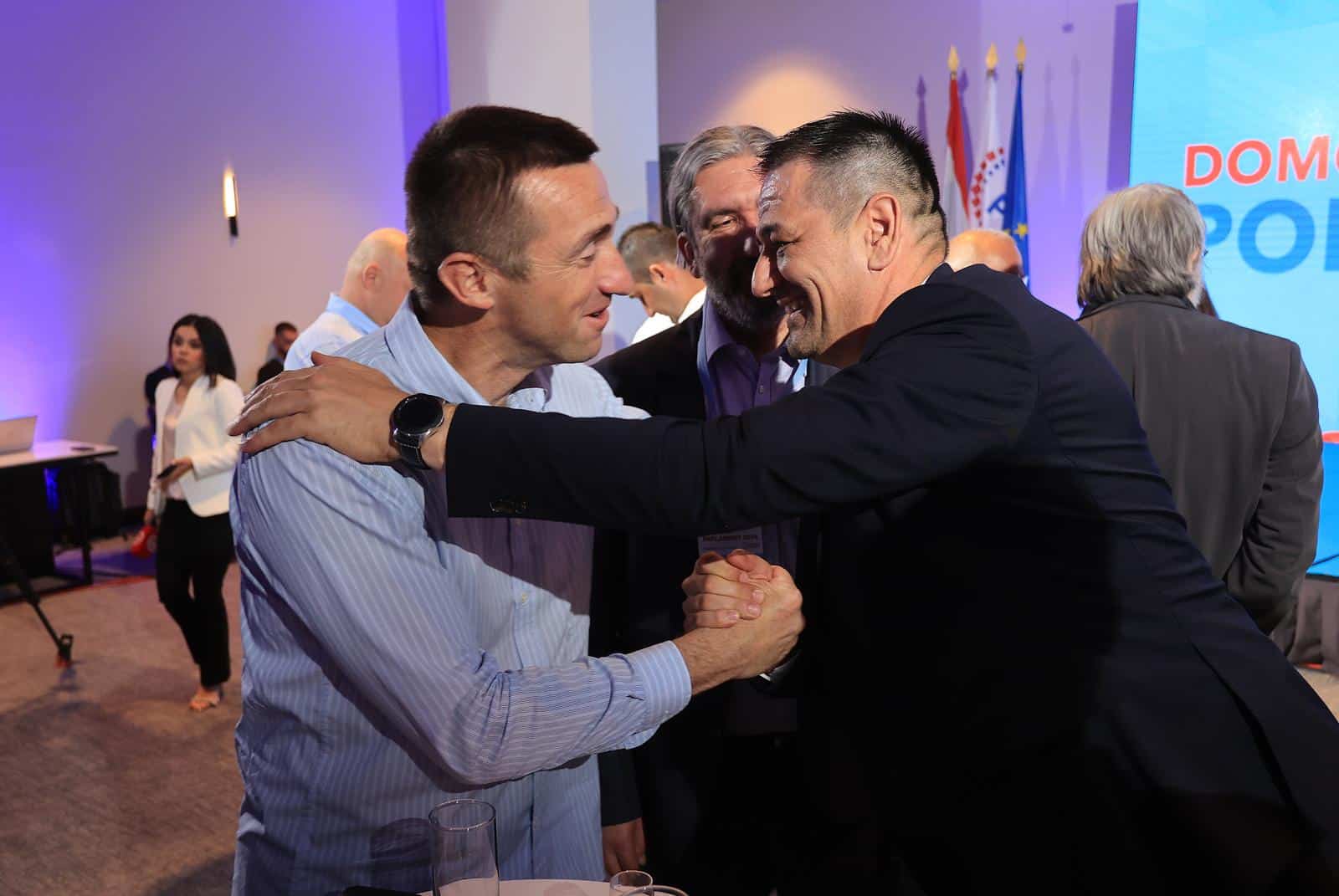 Zagreb: Slavlje u stožeru Domovinskog pokreta nakon prvih rezultata izbora za Europski parlament