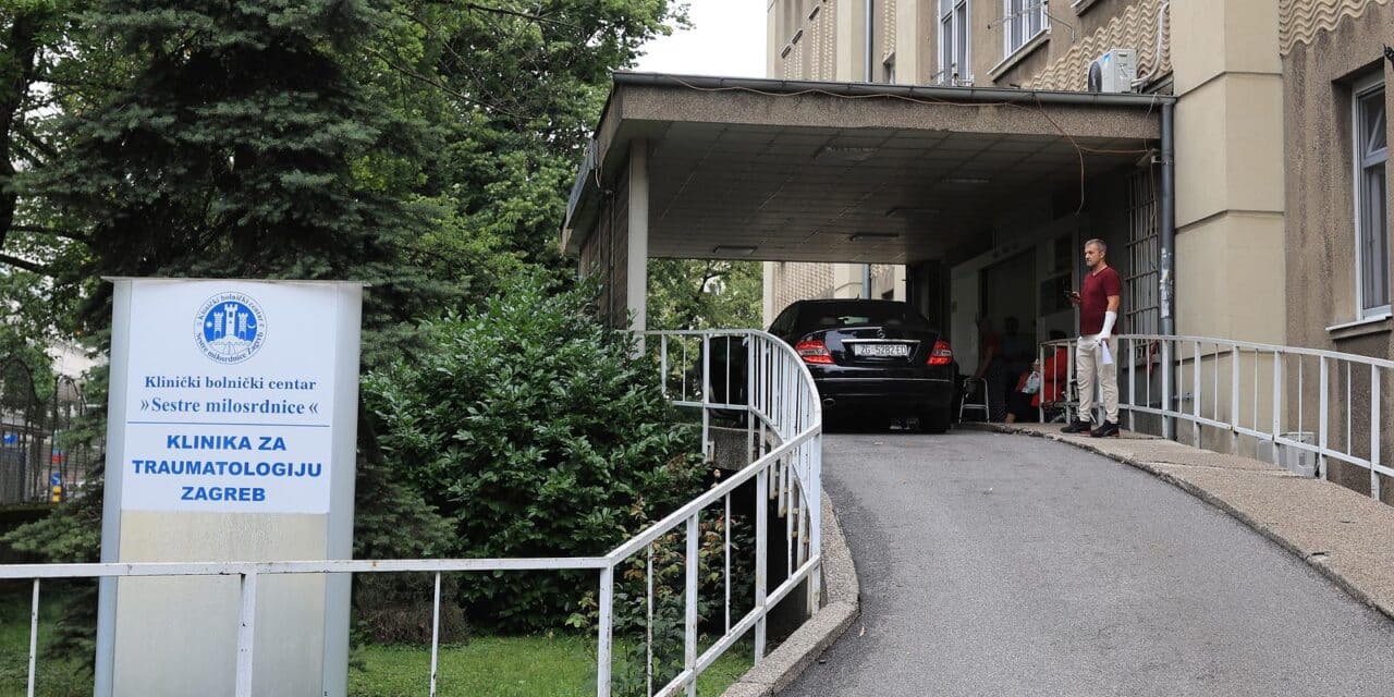 Izjavu za medije o zdravstvenom stanju muškarca koji se zapalio na Markovom trgu dali su predstavnici Klinike za traumatologiju