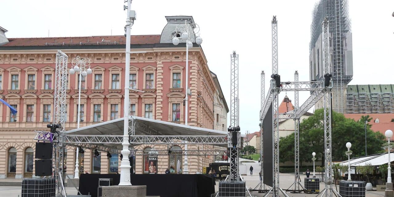 Zagreb: Priprema se navijačka zona na Jelačićevom trgu