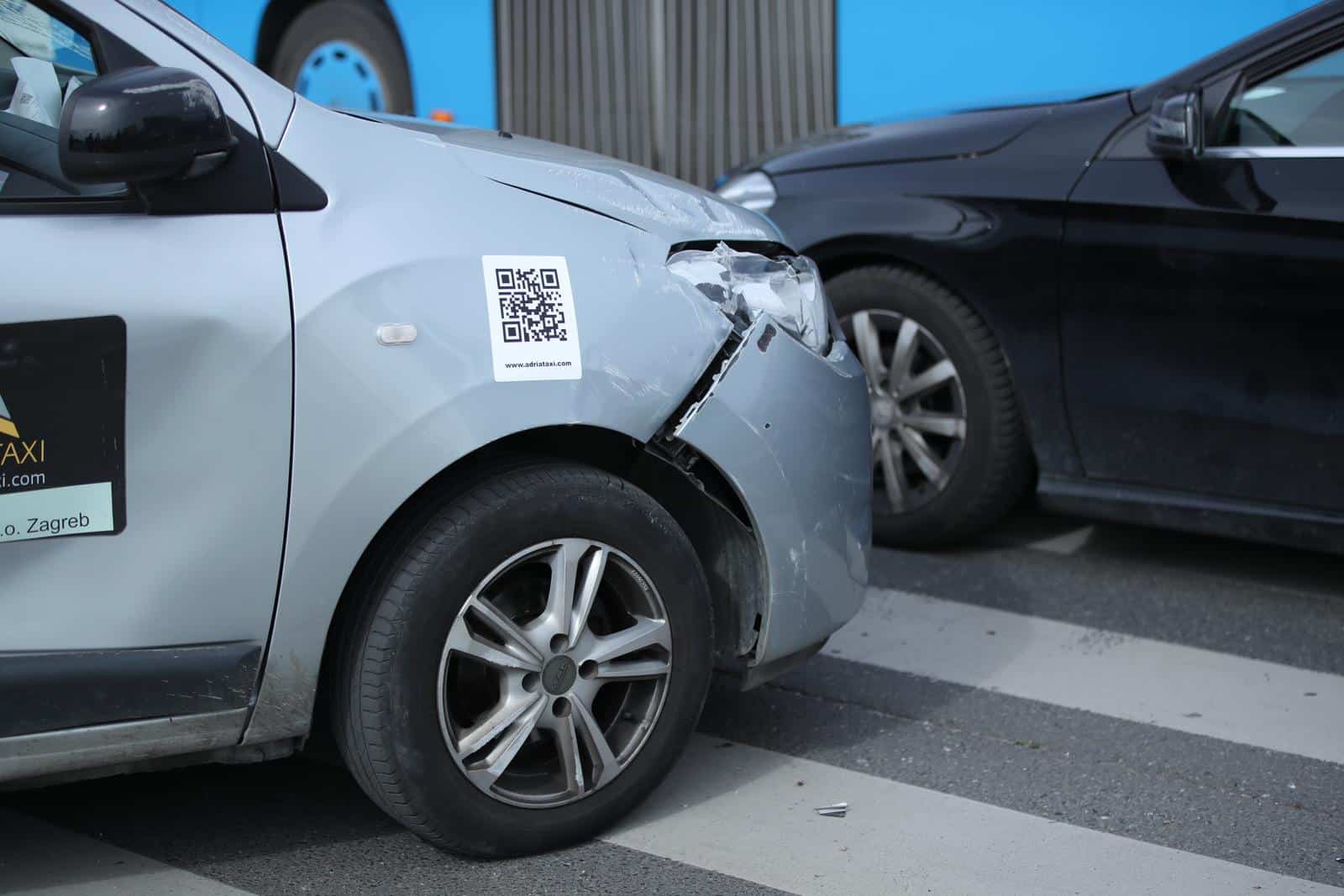 Zagreb: Sudar dva automobila na raskrižju Slavonske avenije i Avenije Većeslava Holjevca